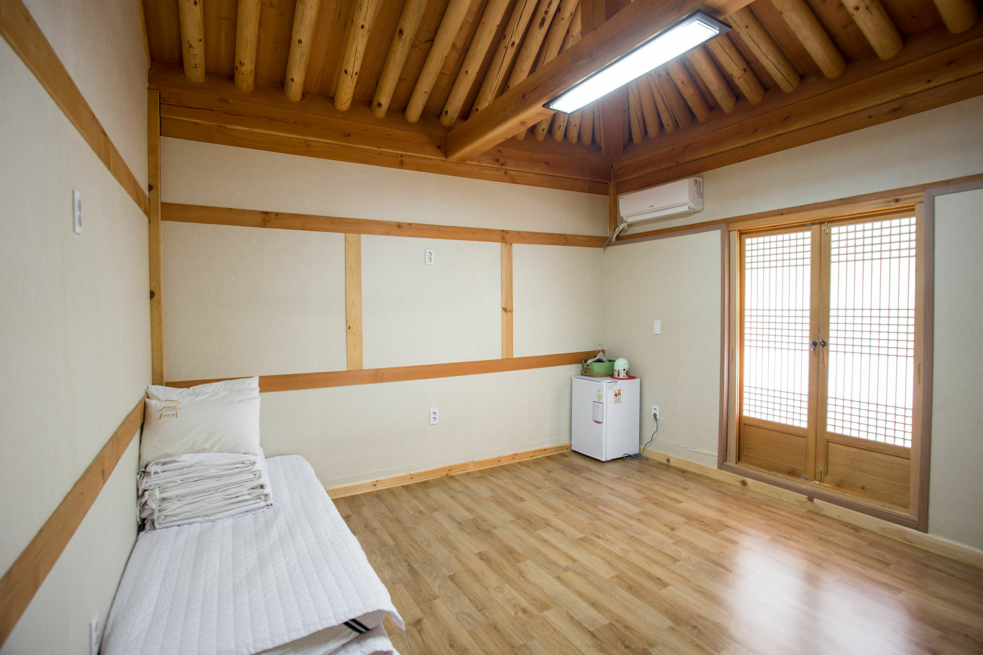 Jiwoo Dang Hotel Jeonju Exterior photo